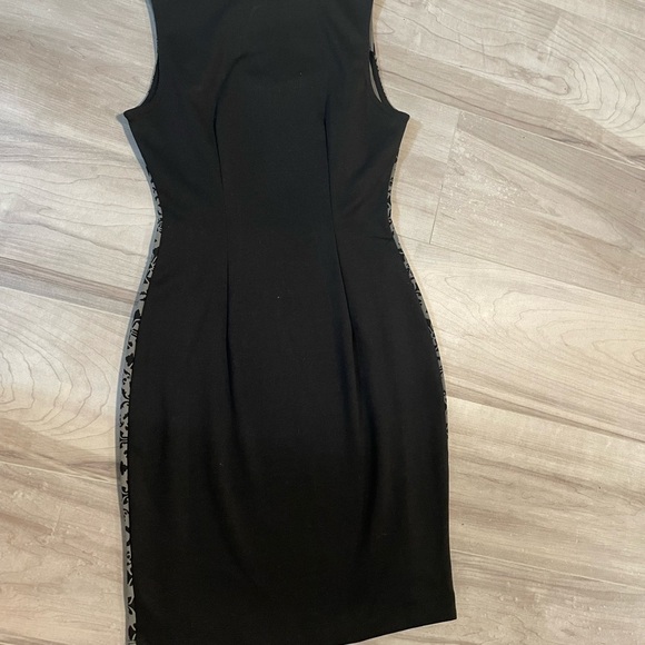 H&M Black And Gray Patterned Form Fitting Dress ~ Size XS - Picture 3 of 7